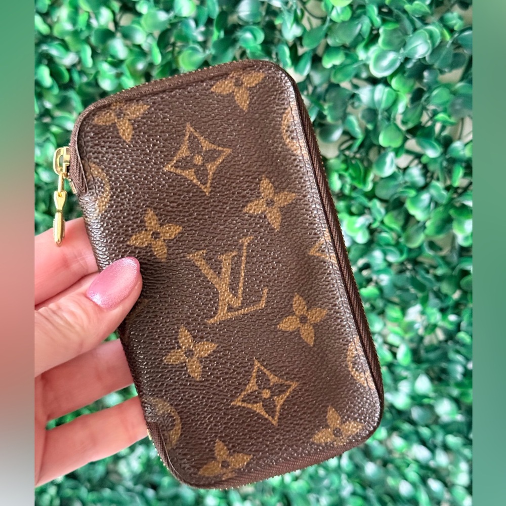 Louis Vuitton Monogram Zip Around Vintage Key Pouch with NEW Hardware! - Picture 2 of 10